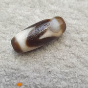 Old tibetan dogtooth eyes agate stone dzi bead amulet