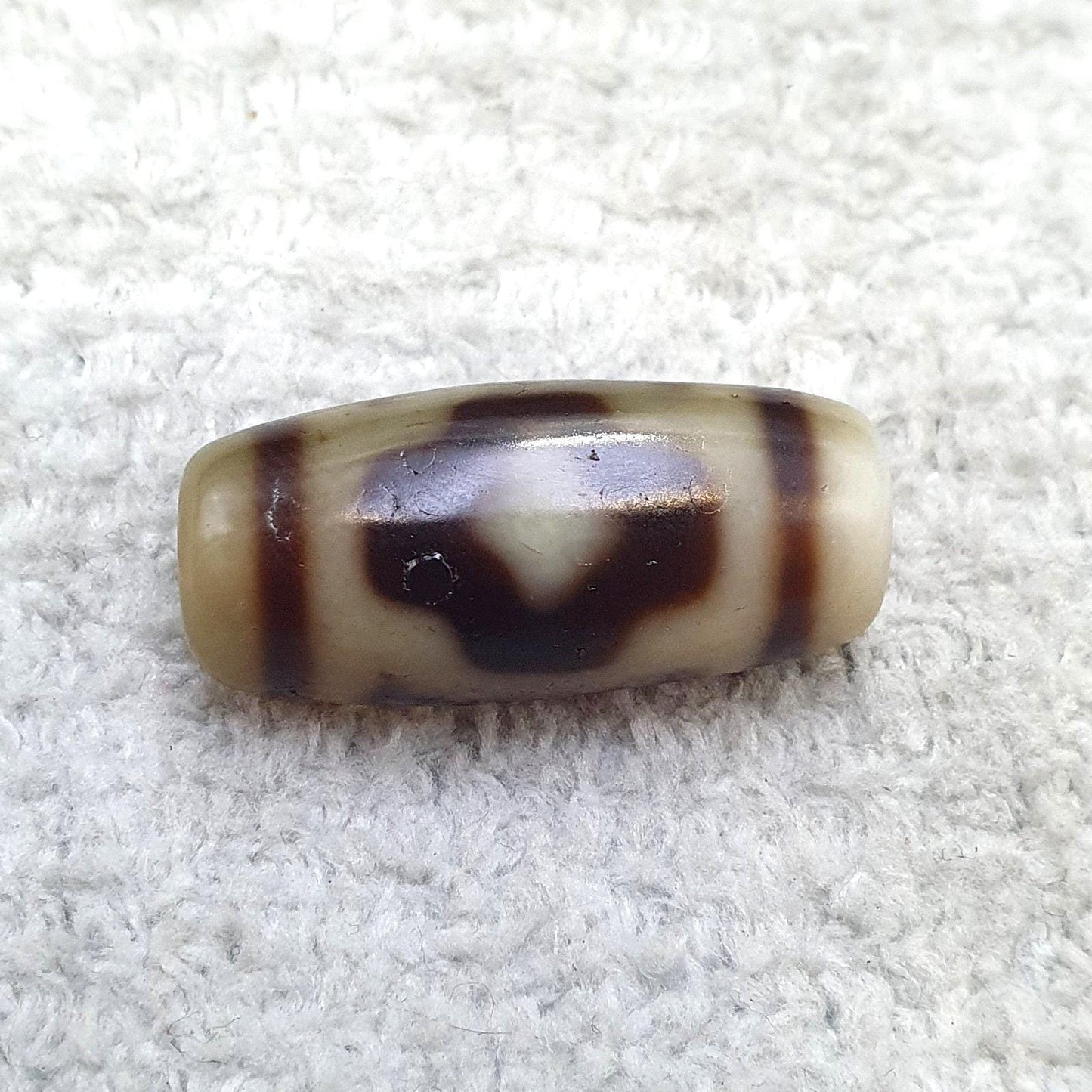 Old tibetan two flower eyes pattern agate stone dzi bead spiritual amulet