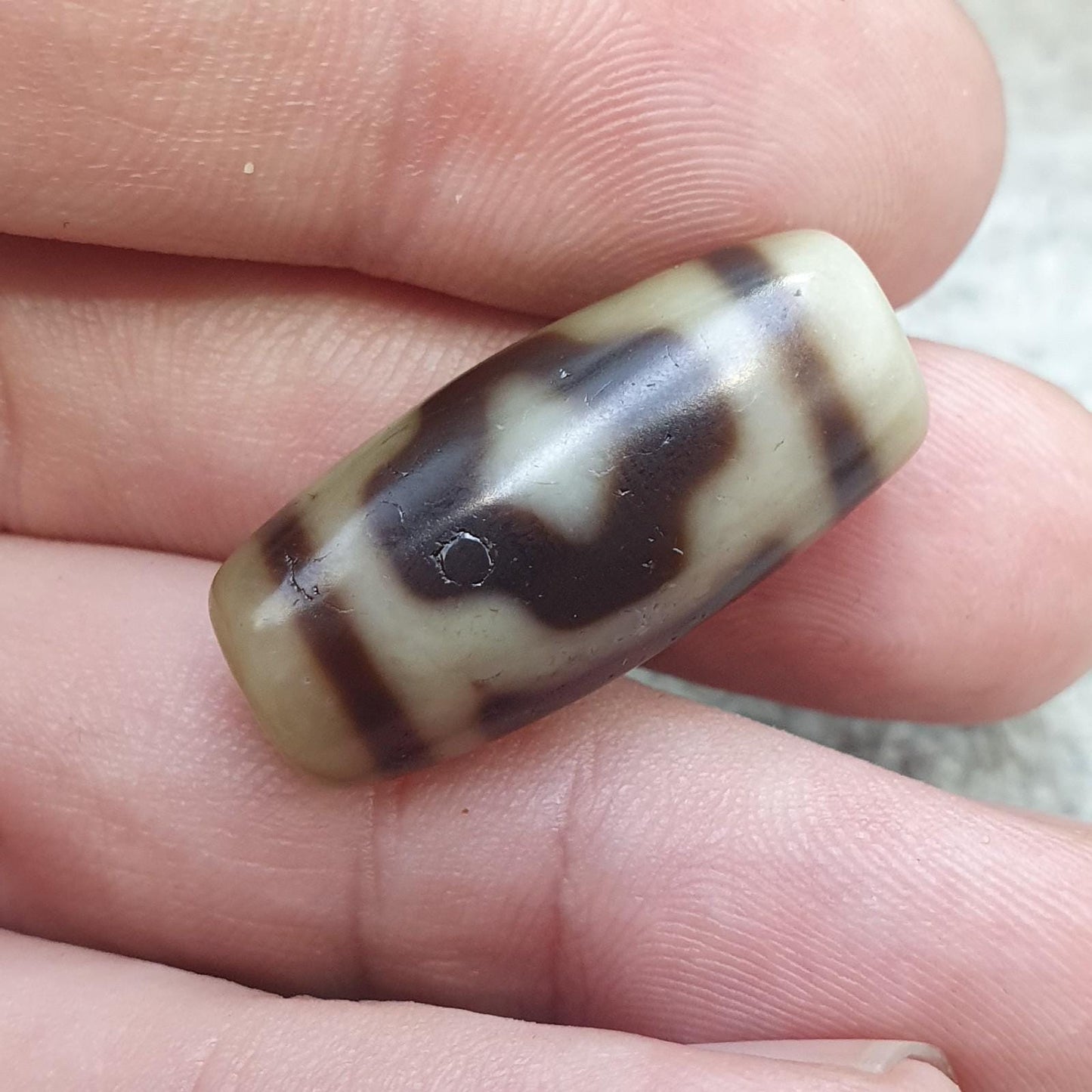 Old tibetan two flower eyes pattern agate stone dzi bead spiritual amulet