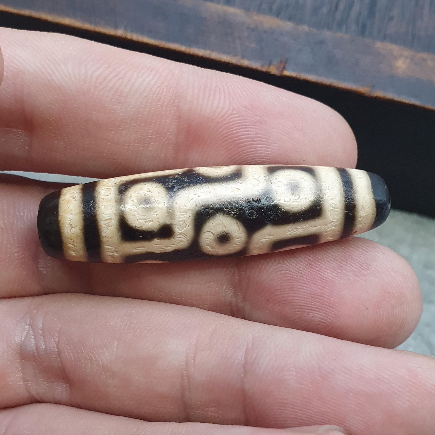 9 eyes pattern black tibetan agate dzi  bead amulet necklace