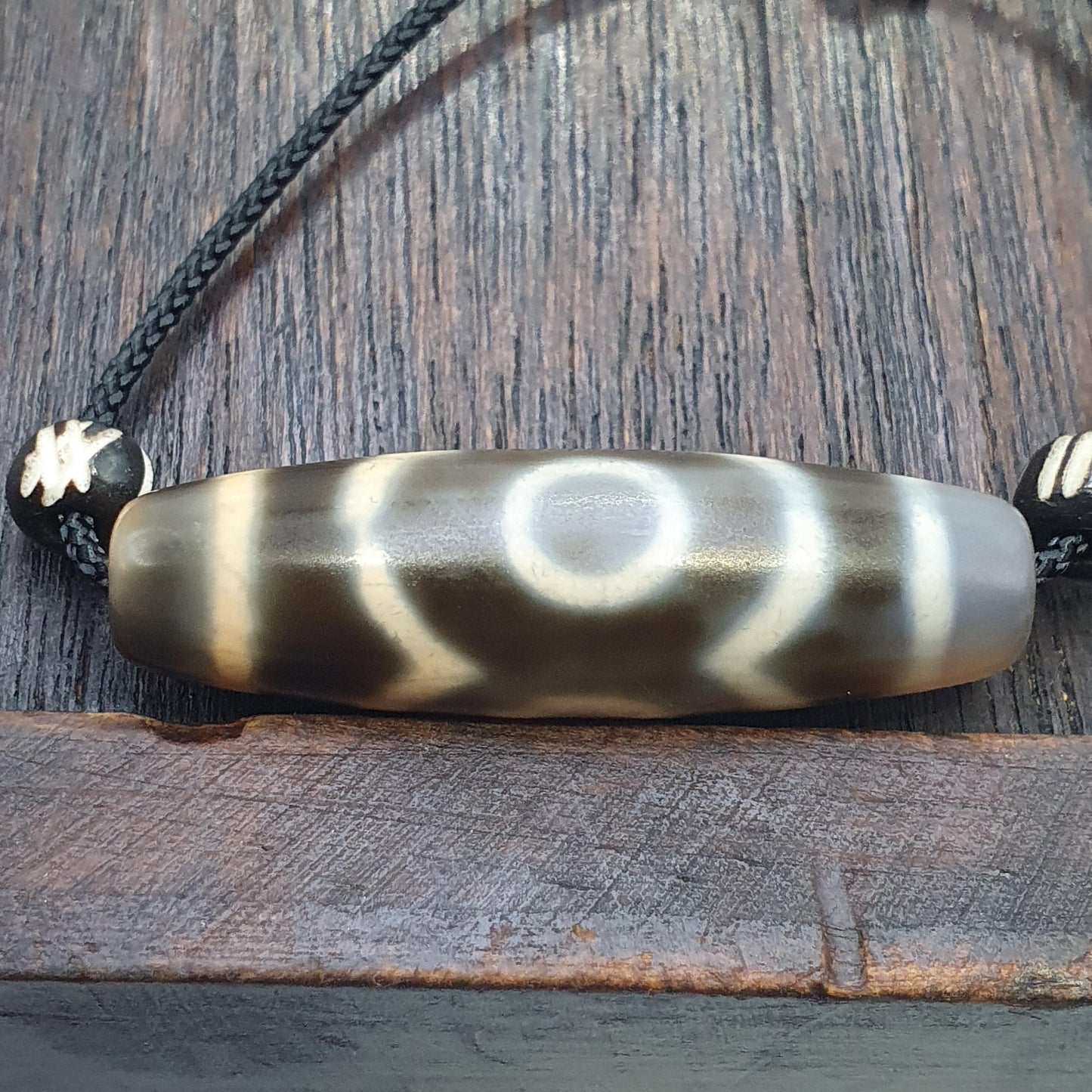 Tibetan tradition agate dzi beads with 3 eyes and waves motifs spiritual mala