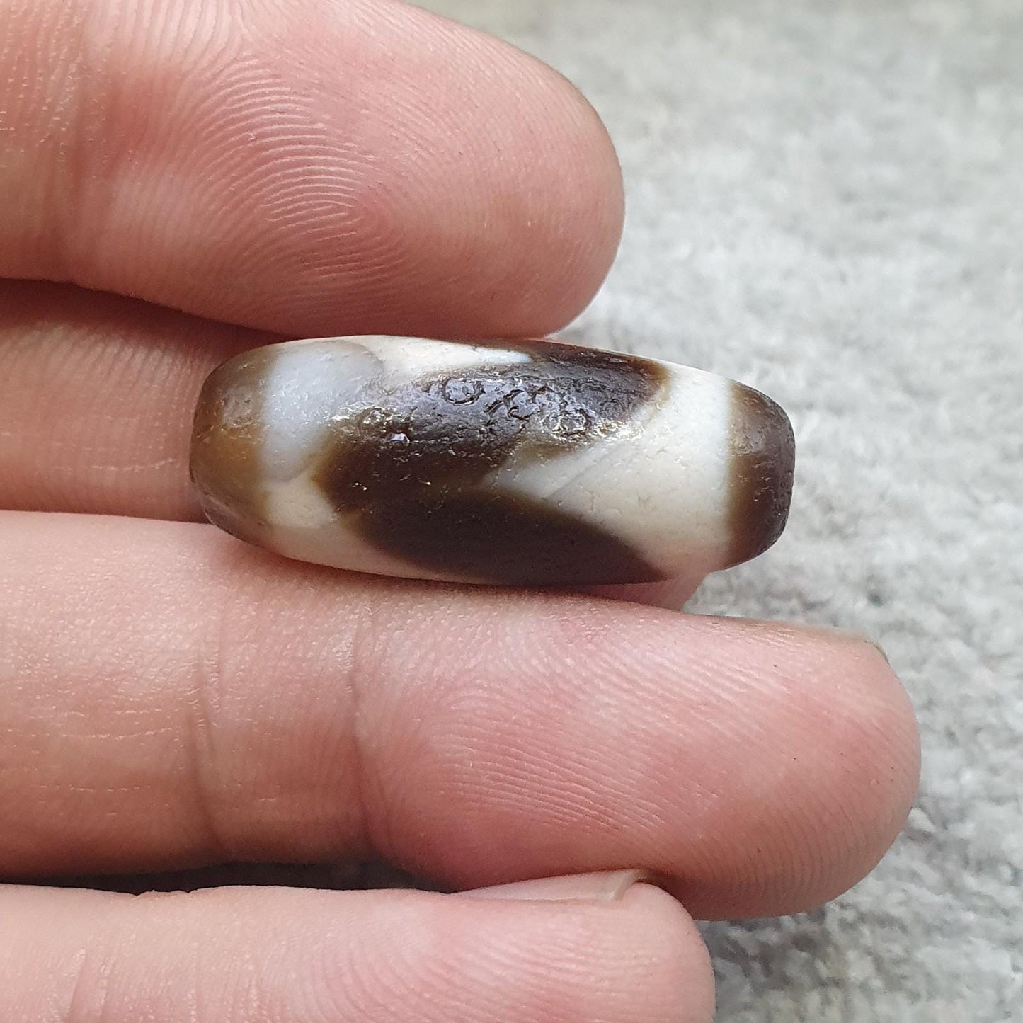Old tibetan dogtooth eyes agate stone dzi bead amulet