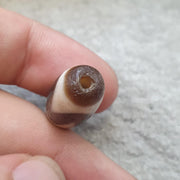 Old tibetan dogtooth eyes agate stone dzi bead amulet