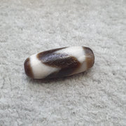 Old tibetan dogtooth eyes agate stone dzi bead amulet