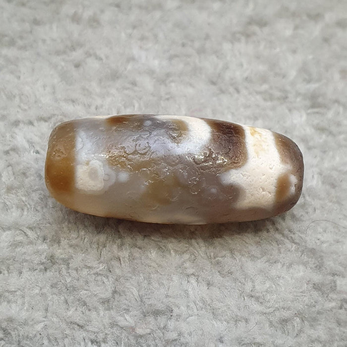 Old tibetan 3 eyed sky and earth agate stone dzi bead amulet