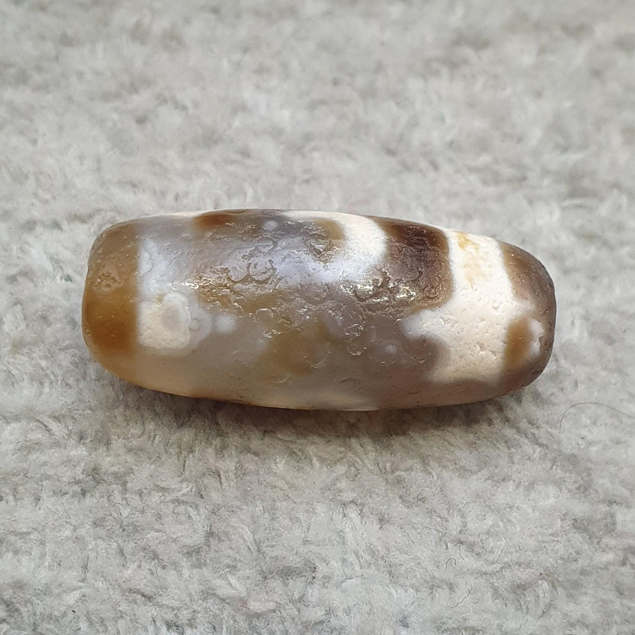 Old tibetan 3 eyed sky and earth agate stone dzi bead amulet