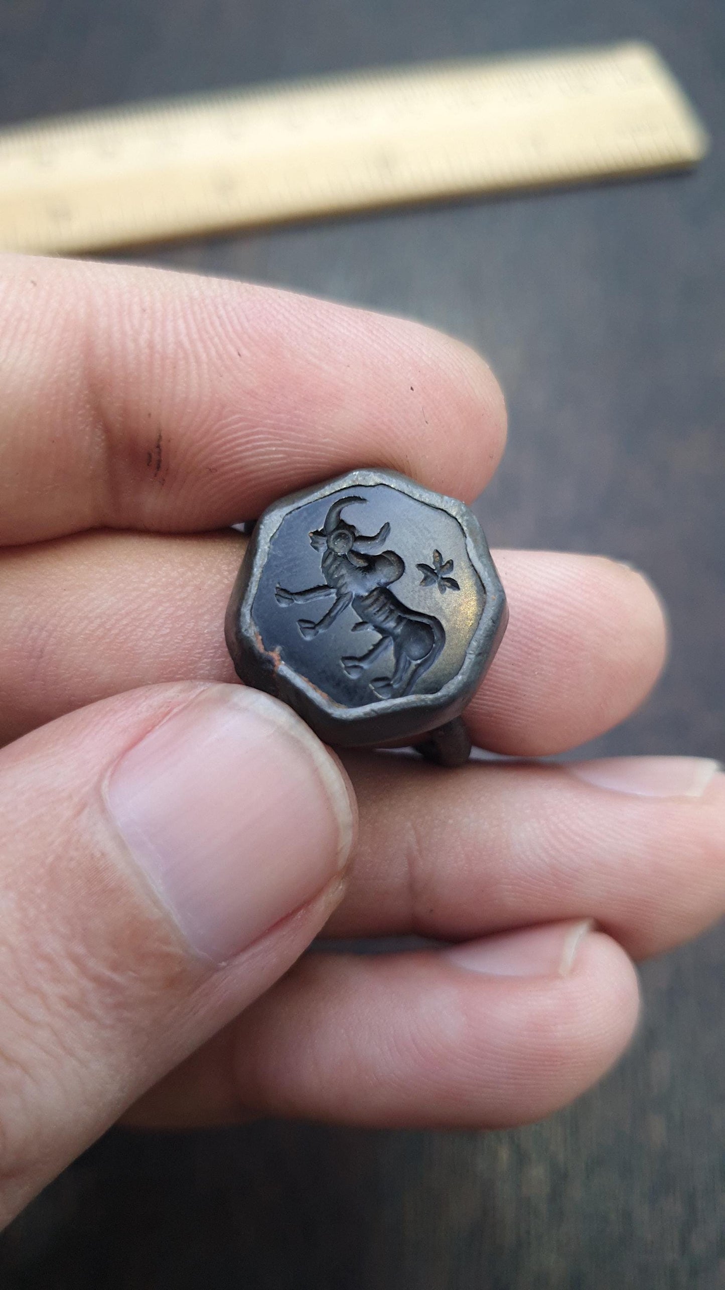 Antique Style Agate Intaglio Ring – Mythical OX & Star Symbol Bronze ring