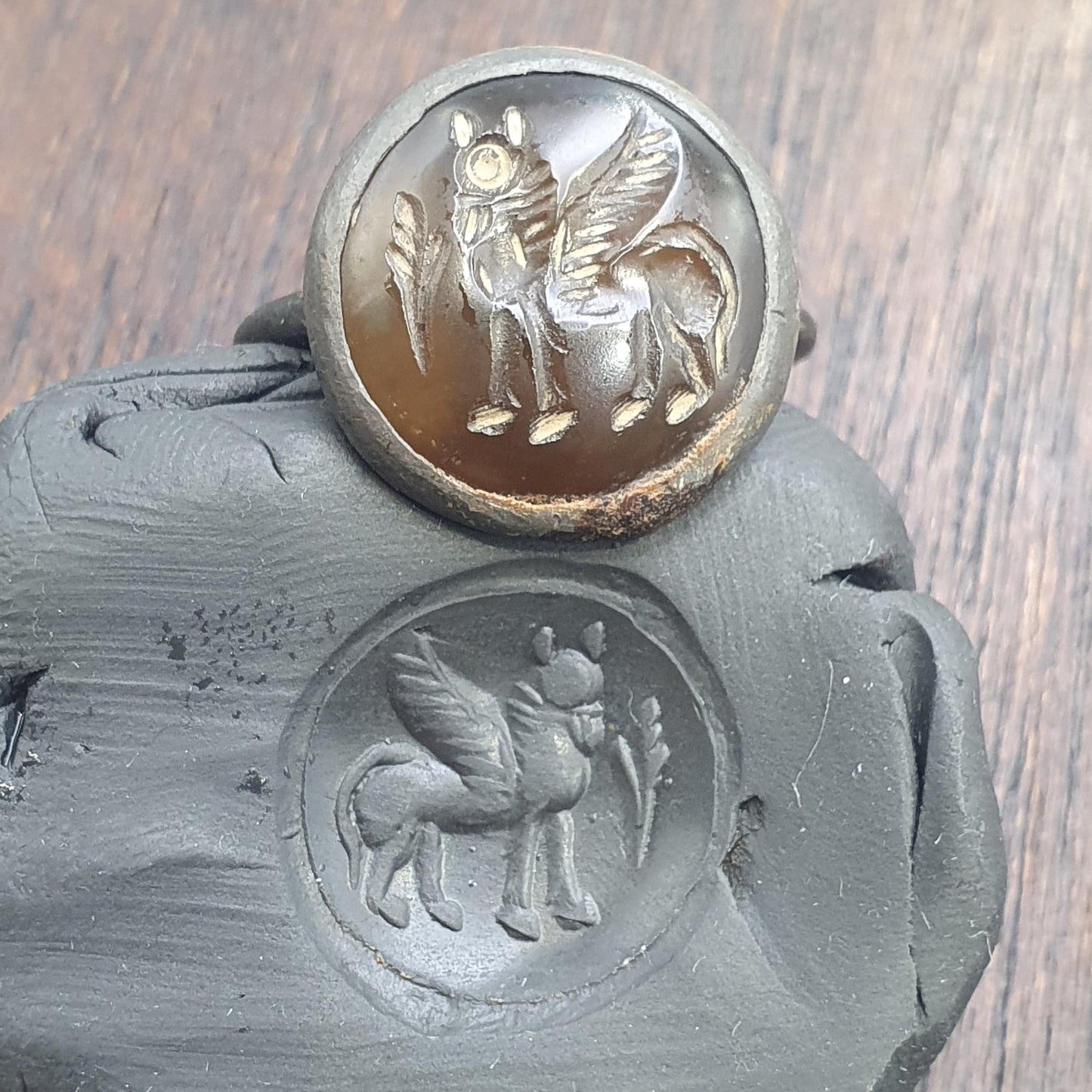Antique Style Agate Intaglio Ring – Mythical Animal Symbol Bronze ring