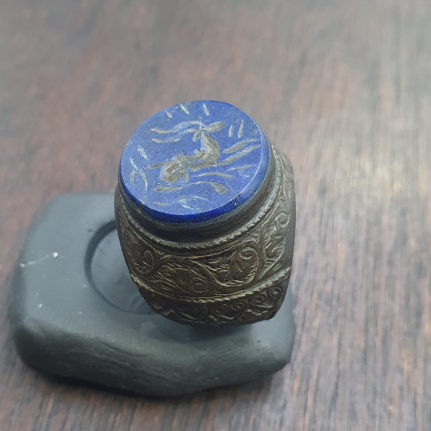 Antique Style Lapis Lazuli Intaglio Ring – Mythical Animal Carved Gemstone ring