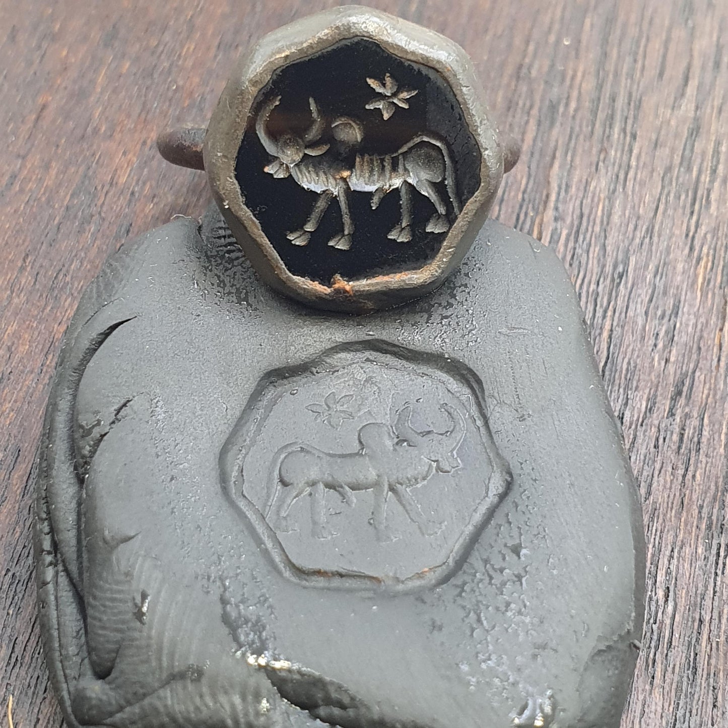 Antique Style Agate Intaglio Ring – Mythical OX & Star Symbol Bronze ring