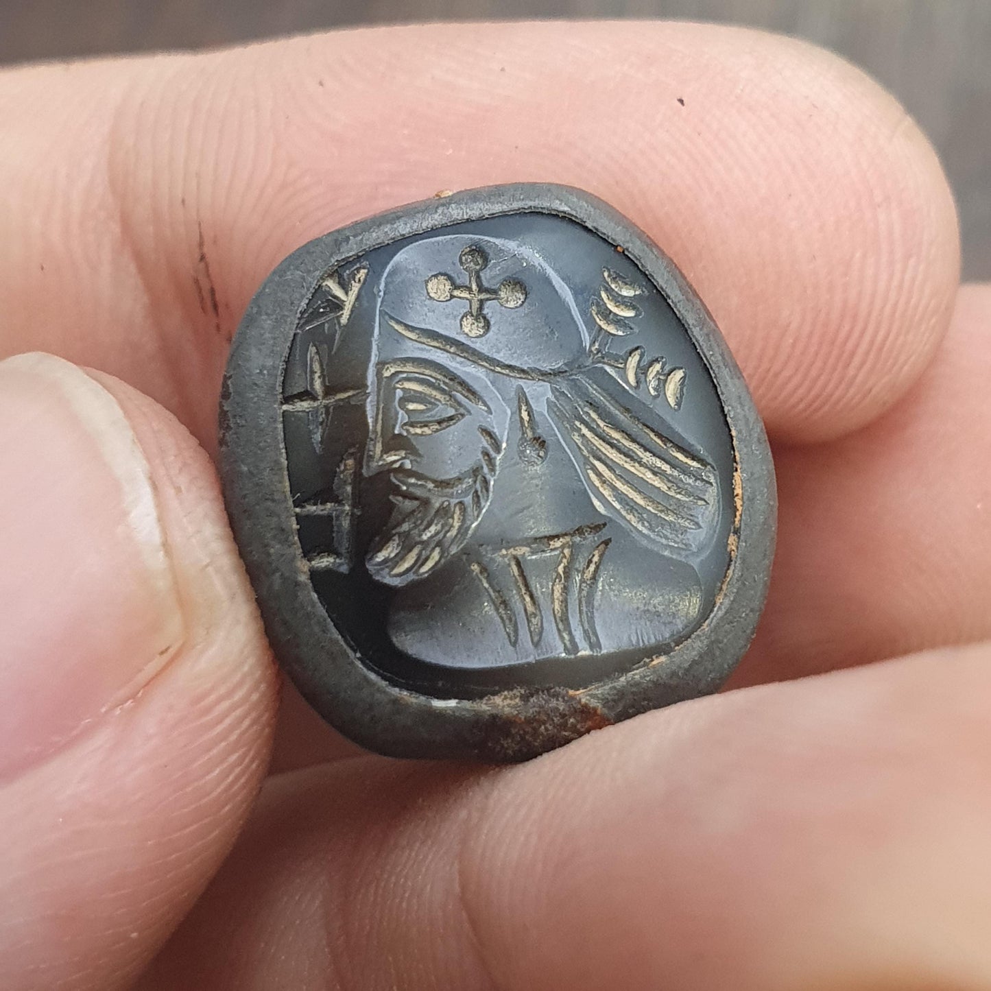 Antique Style Agate Intaglio Ring – Mythical King Symbol Bronze ring