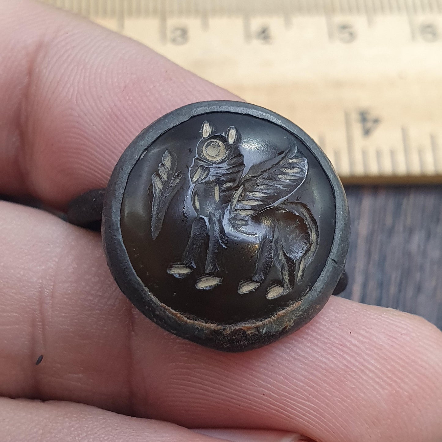 Antique Style Agate Intaglio Ring – Mythical Animal Symbol Bronze ring