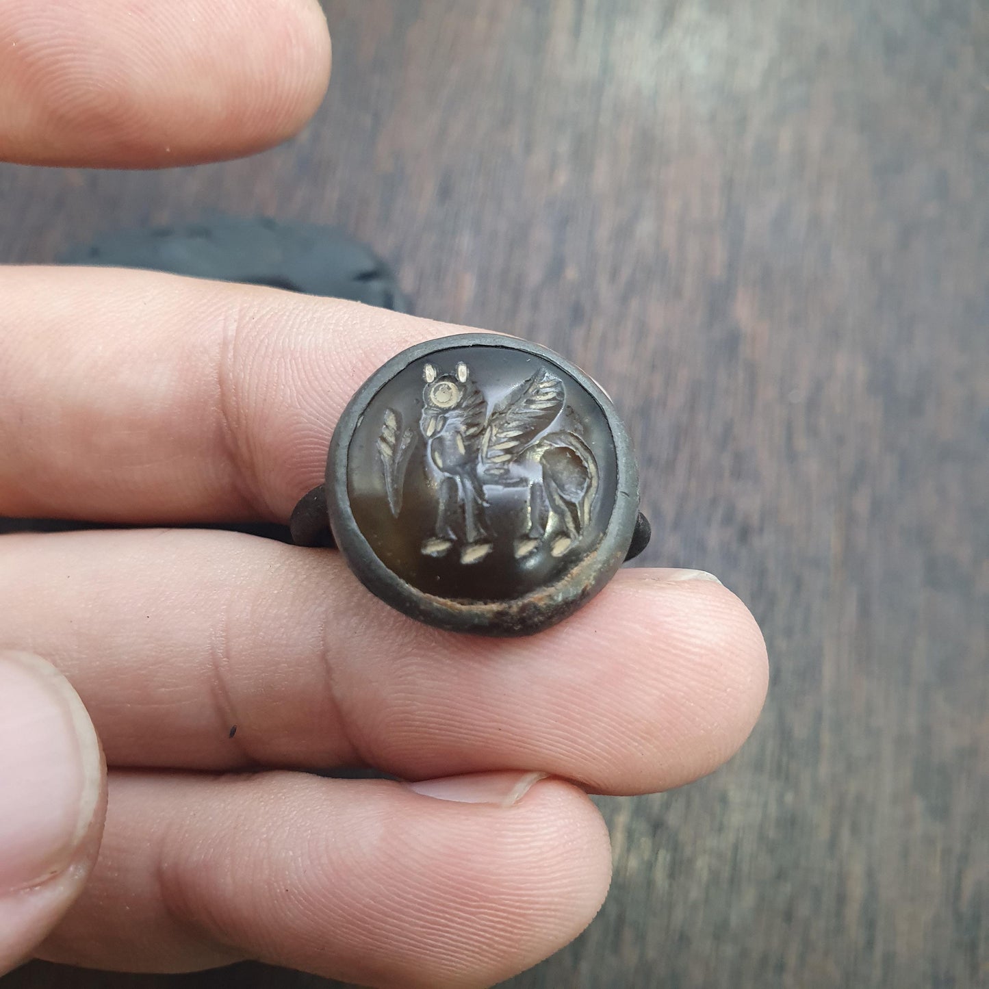 Antique Style Agate Intaglio Ring – Mythical Animal Symbol Bronze ring