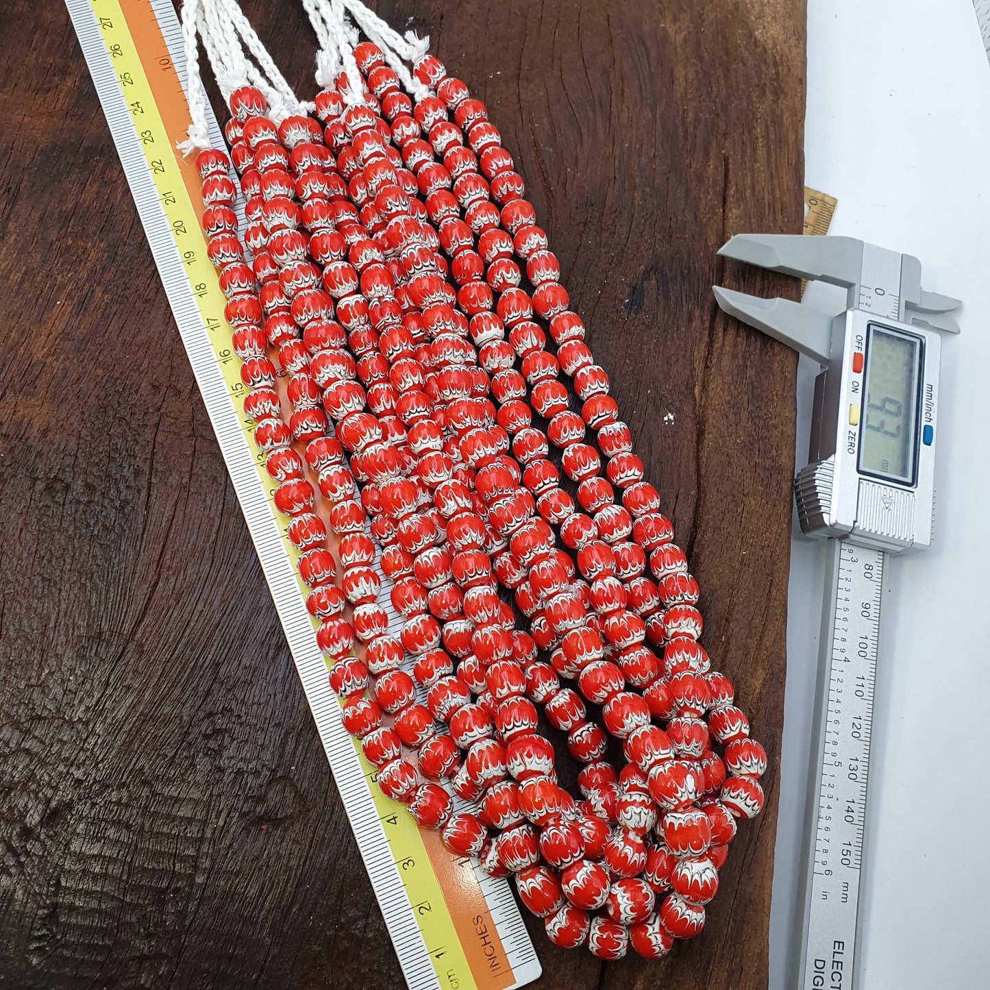 Red White Feathered African Style Round Glass Chevron Pattern Beads Strand
