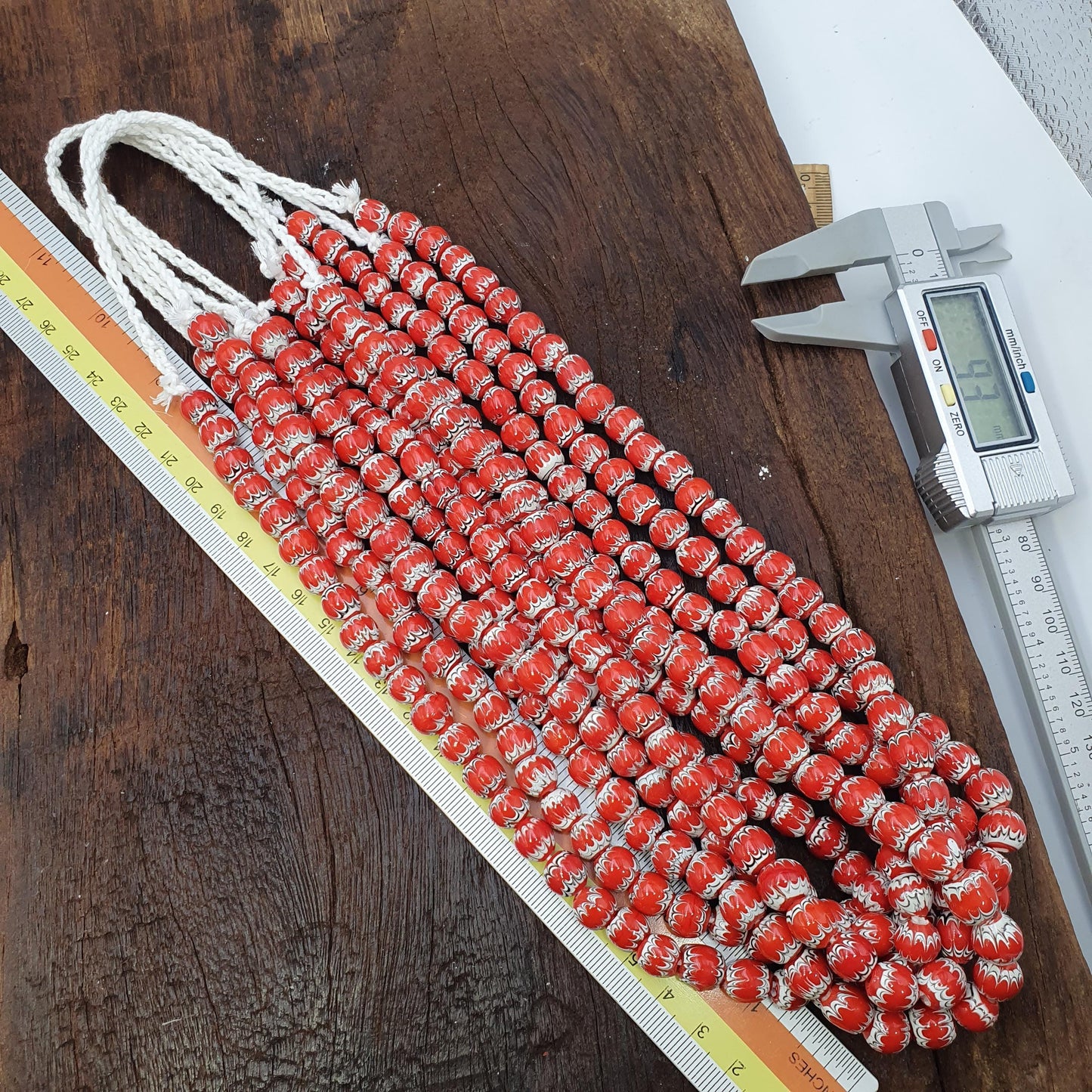 Red White Feathered African Style Round Glass Chevron Pattern Beads Strand