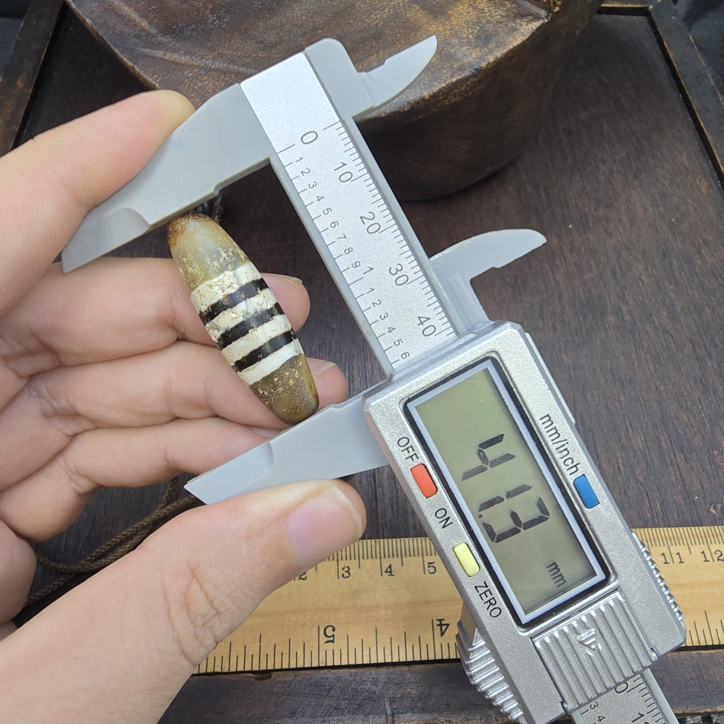 40mm Antique Tibetan 3-Striped Dzi Bead, Authentic Chung Dzi Agate, Weathered Himalayan Amulet, Ancient Tribal Jewelry, Collectible Agate