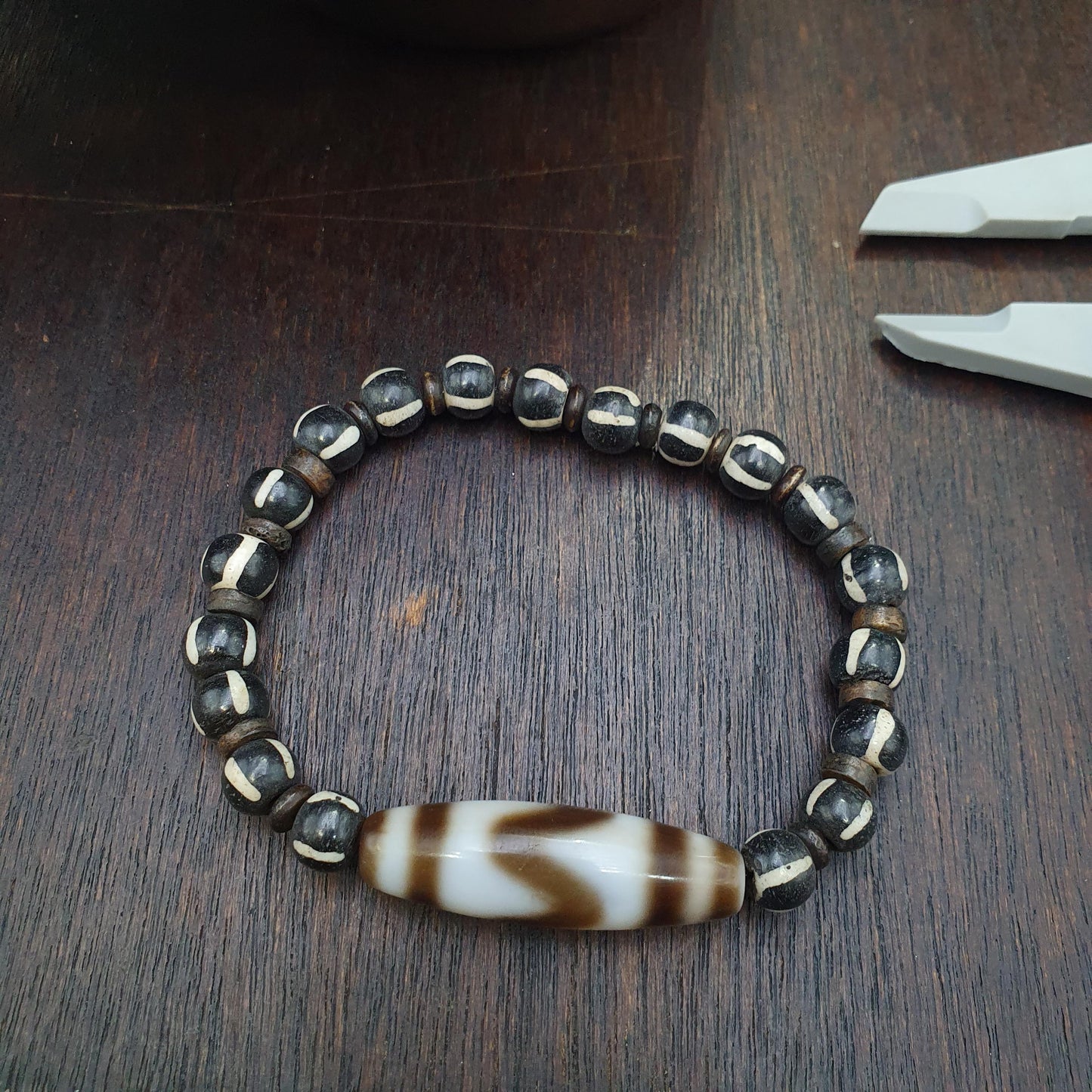 Tibetan Dog Tooth Dzi agate, Himalayan Yak bone beads bracelet, Spiritual Healing, Meditation Jewelry, Tibetan Amulet