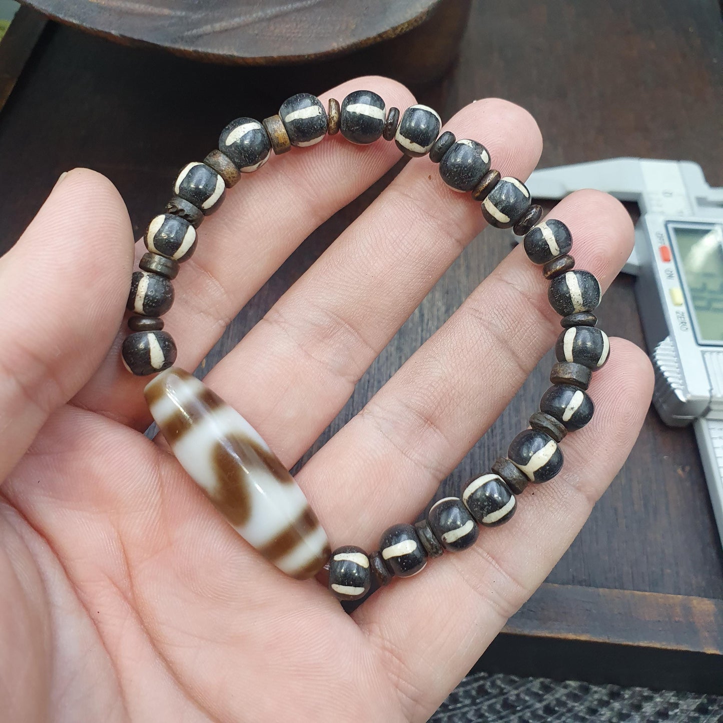 Tibetan Dog Tooth Dzi agate, Himalayan Yak bone beads bracelet, Spiritual Healing, Meditation Jewelry, Tibetan Amulet