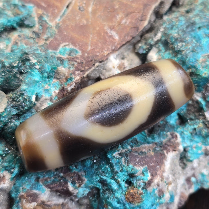 Authentic Taiwan Dzi Agate Harmony & Love Amulet – Authentic Patterned Protection Talisman – High-Quality Focal Bead Spiritual Gift