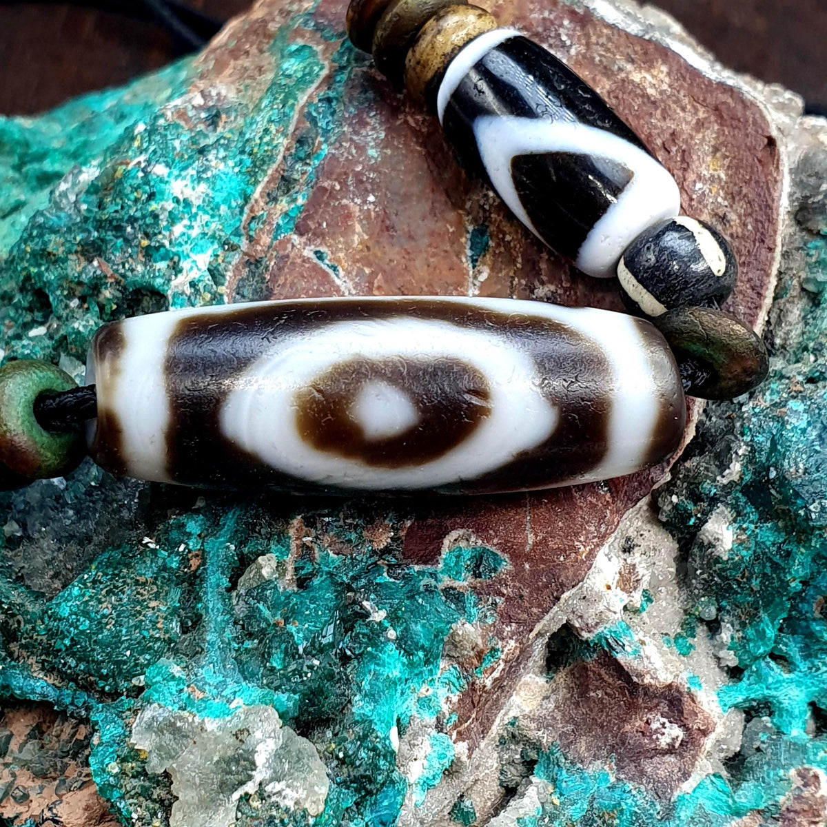 High-Quality Rare 2-Eye in Eye Dzi Bead Taiwan Agate – Double Vision & Harmony Amulet