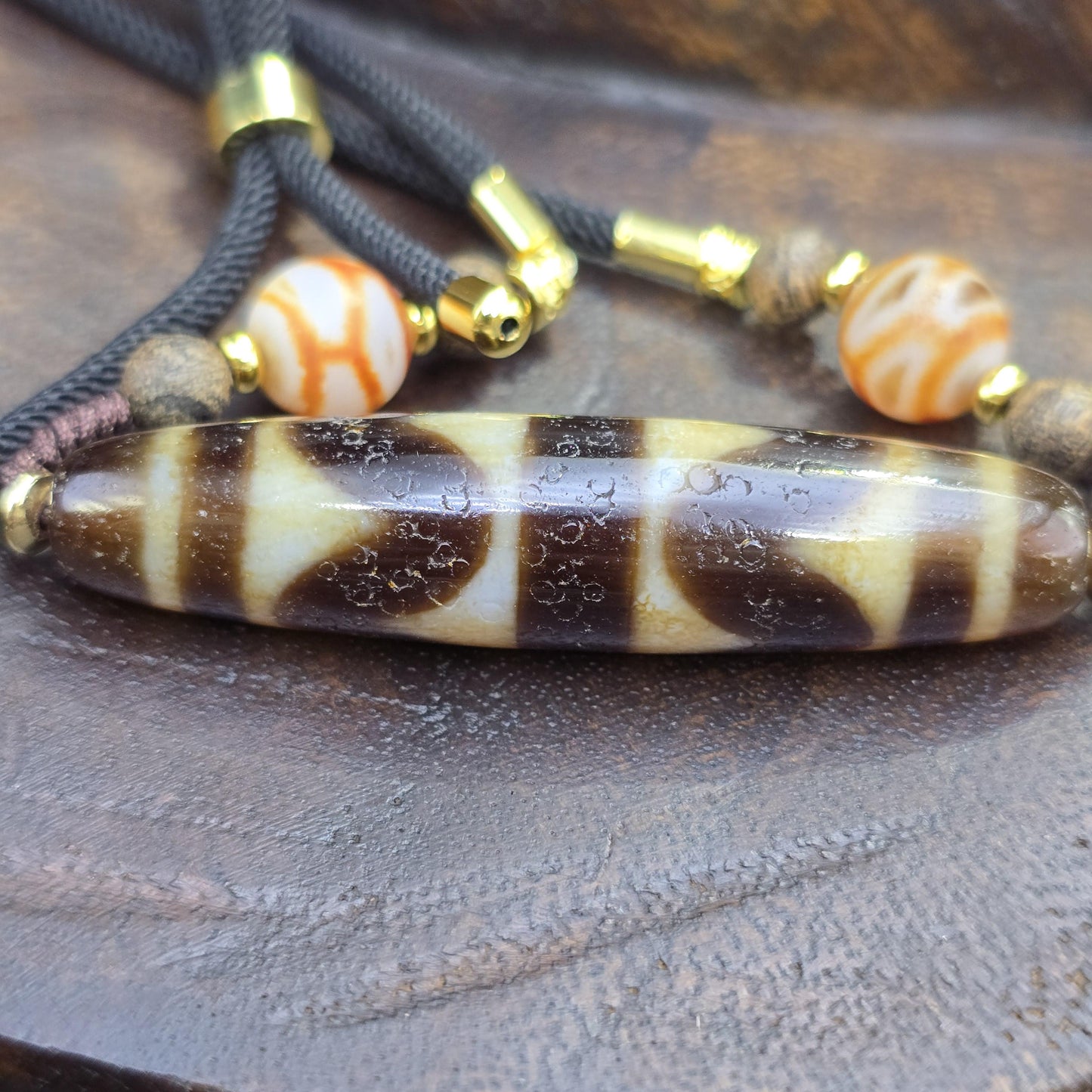 Tiger Tooth Pattern Dzi Bead Necklace Tibetan Agate Gzi Wealth Amulet, Collectible Agate