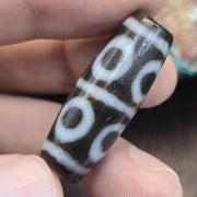 Rare 8-Eye Dzi Bead Taiwan Agate – Auspicious 8 Blessings & Wealth Amulet Spiritual .