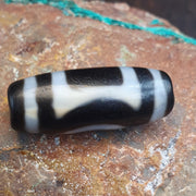 Heaven and Earth eye-in-eye dzi bead in Taiwan etched agate – photo 2 of 5