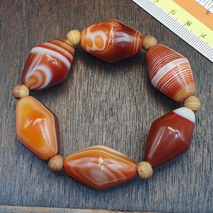 Himalayan tibetan red agate carnelian beads unique eyes pattern Bracelet