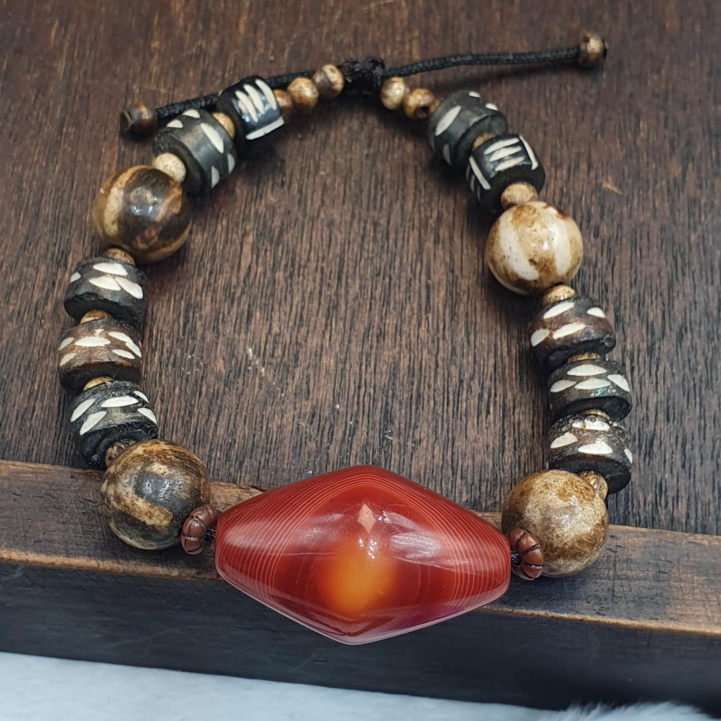 Himalayan tibetan red agate and carving Bone beads unique eyes pattern Bracelet