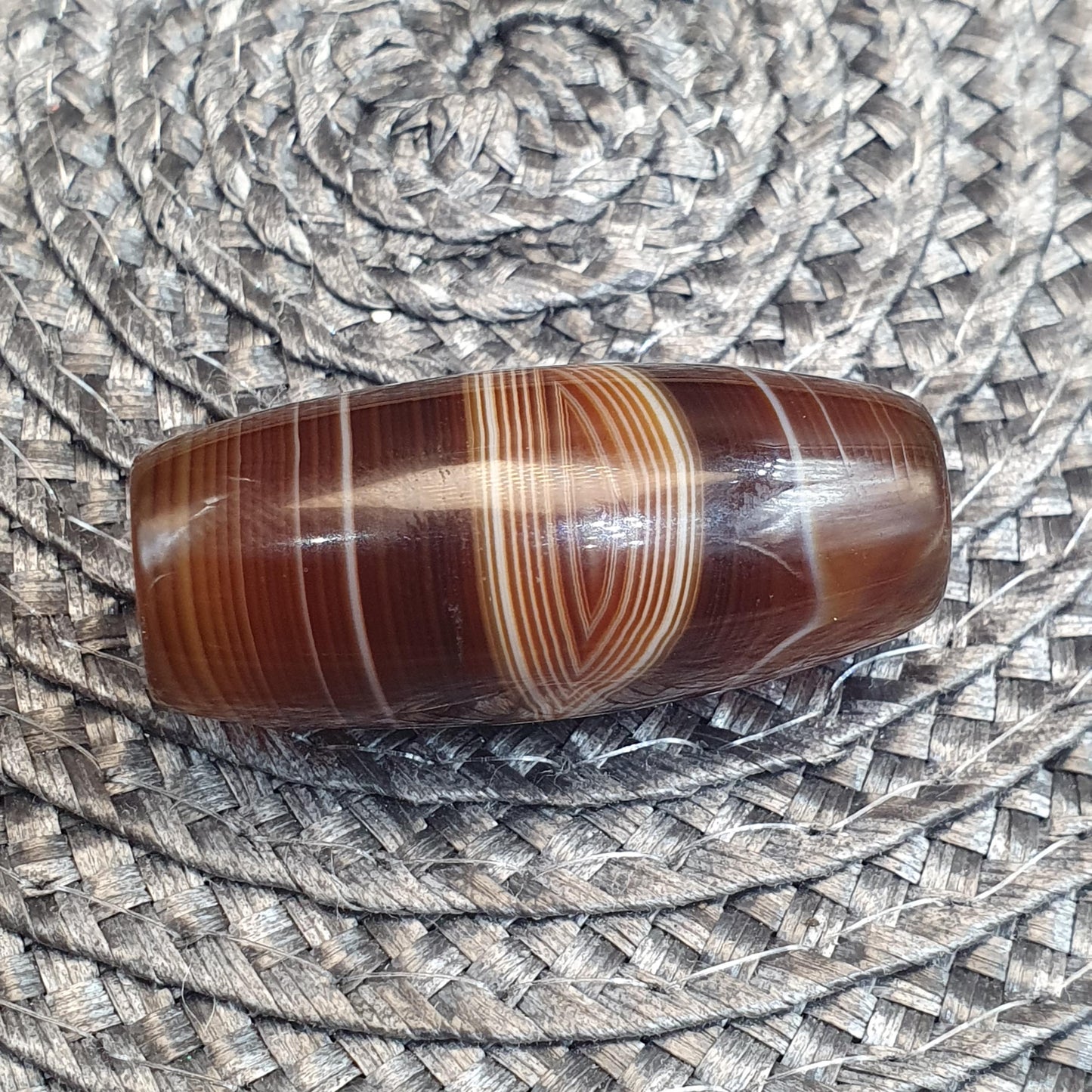 Natural Peak Line Himalayan Agate Bead 36.9 mm Genuine Tibetan Banded Amulet Healing Stone Agate Beads for Meditation Malas
