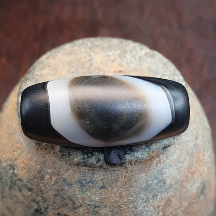 Vintage old himalayan indo tibetan eye agate bead Himalayan Indo Tibetan rare Patterns pure Natural Eyes Banded Agate Amulet, Bead Pendant