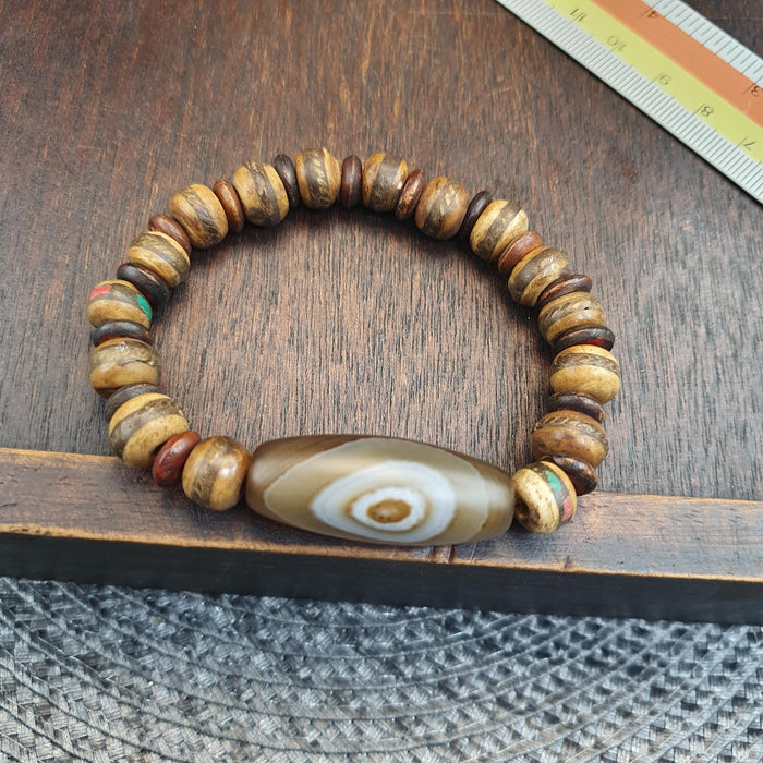 Himalayan Banded Eye Agate Bracelet, Carved Tibetan yak Bone Beads bracelet