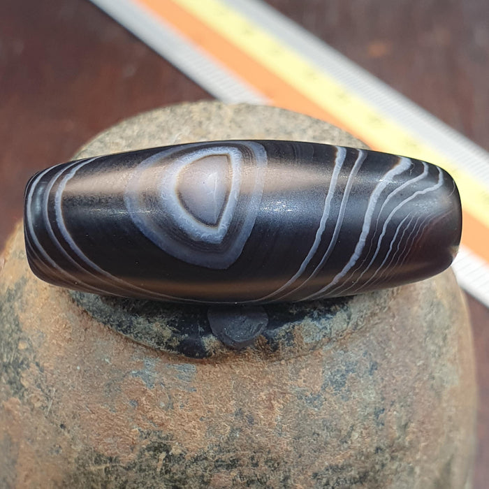 Natural Himalayan Tibetan Agate Bead 36mm Dragon Eye Tiger Tooth Pattern Banded Amulet Healing Stone Agate Beads for Meditation Malas