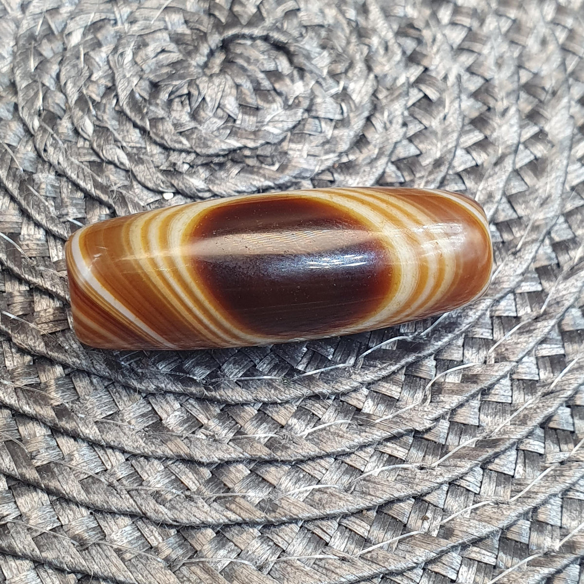 Natural Eye Himalayan Agate Bead 36.9mm Genuine Tibetan Bandit Agate Healing Stone Agate Beads for Meditation Malas, Protective Amulet