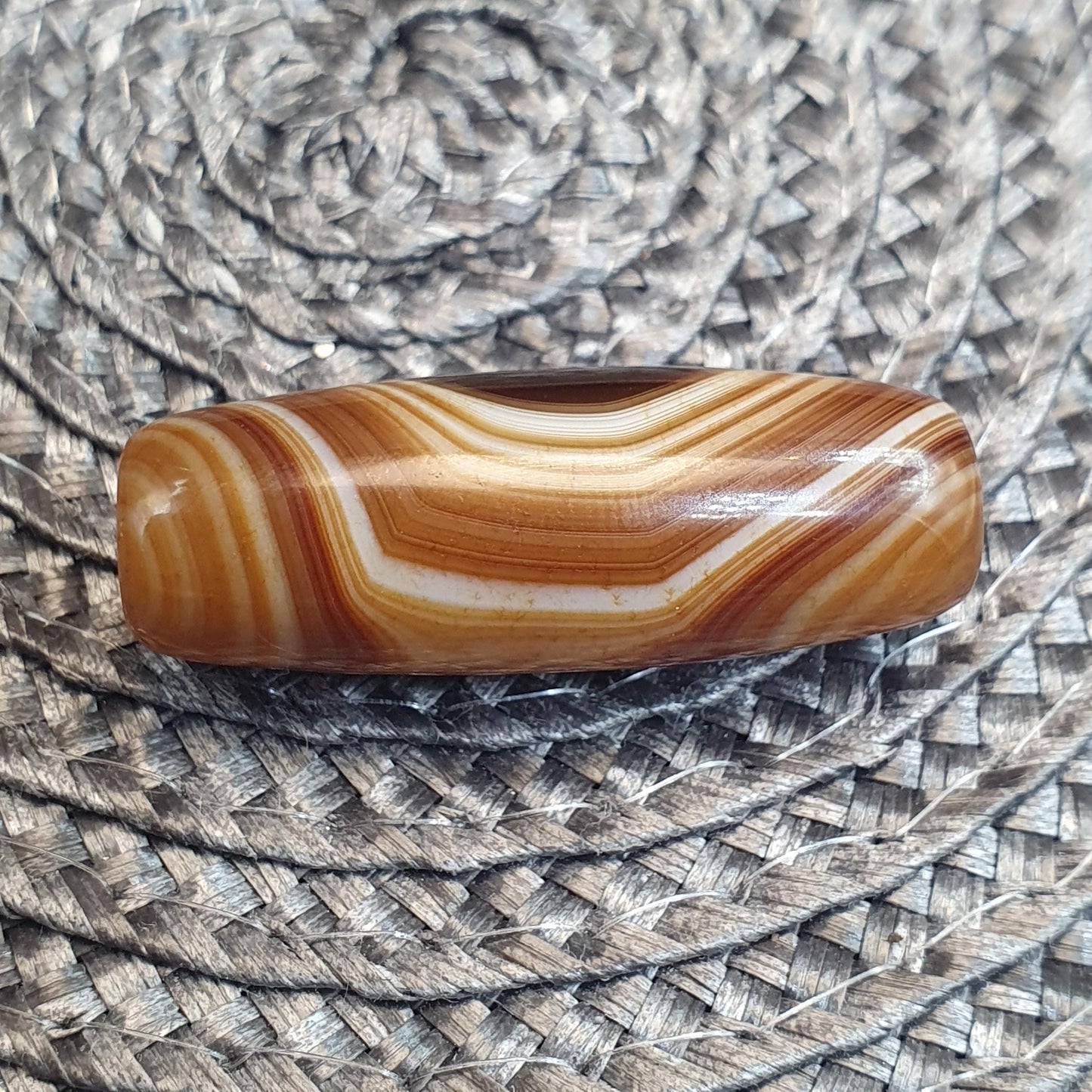 Natural Eye Himalayan Agate Bead 36.9mm Genuine Tibetan Bandit Agate Healing Stone Agate Beads for Meditation Malas, Protective Amulet