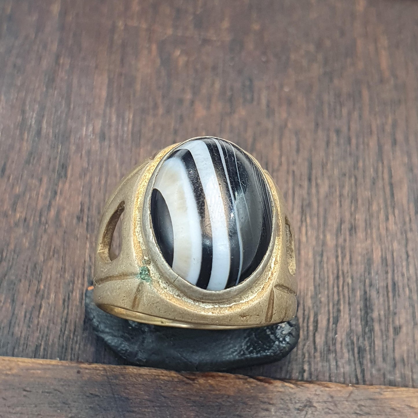 Vintage Yemeni Sulemani Agate Ring - Natural Banded Black & White Aqeeq Stone