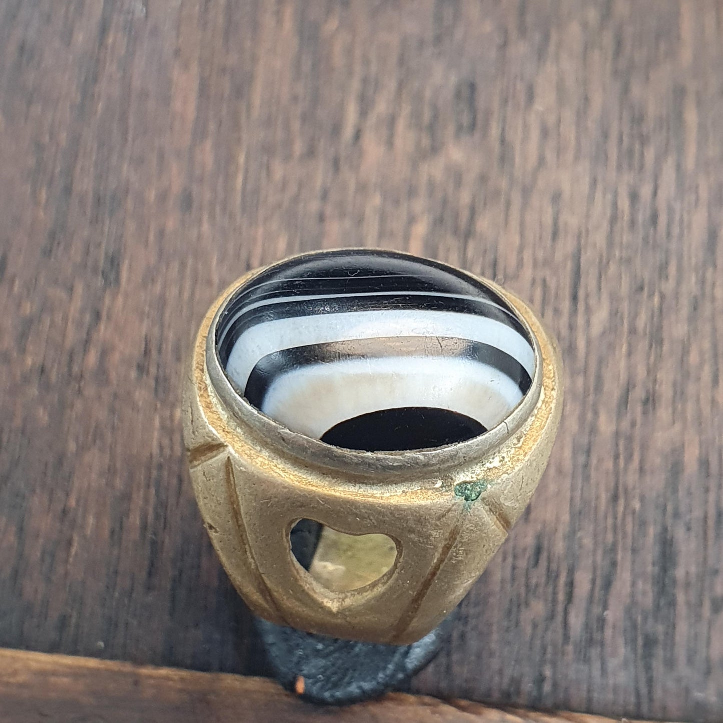 Vintage Yemeni Sulemani Agate Ring - Natural Banded Black & White Aqeeq Stone