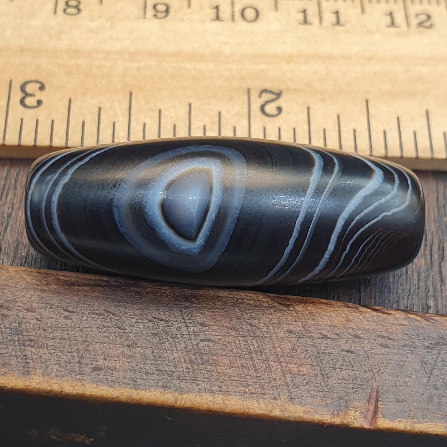 Natural Himalayan Tibetan Agate Bead 36mm Dragon Eye Tiger Tooth Pattern Banded Amulet Healing Stone Agate Beads for Meditation Malas