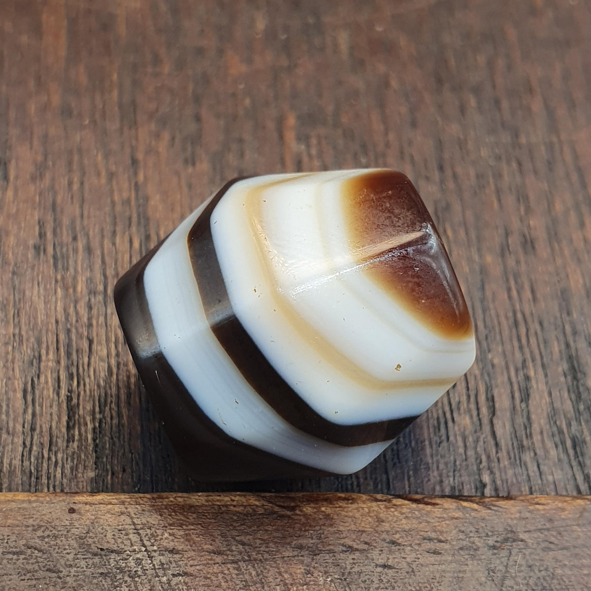 Antique Black & white banded Agate Bead 20.2mm Yemeni Chung Agate Amulet
