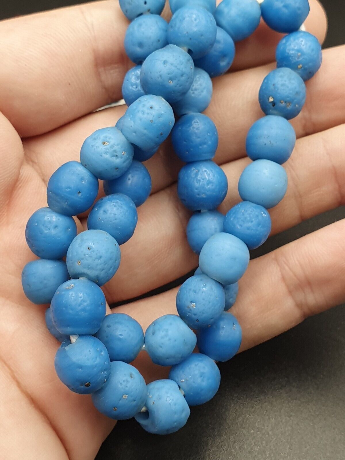 65 Stück RARO e BELLISSIMO VETRO AFRICANO COMMERCIO PERLINE ANTICHE 10MM...