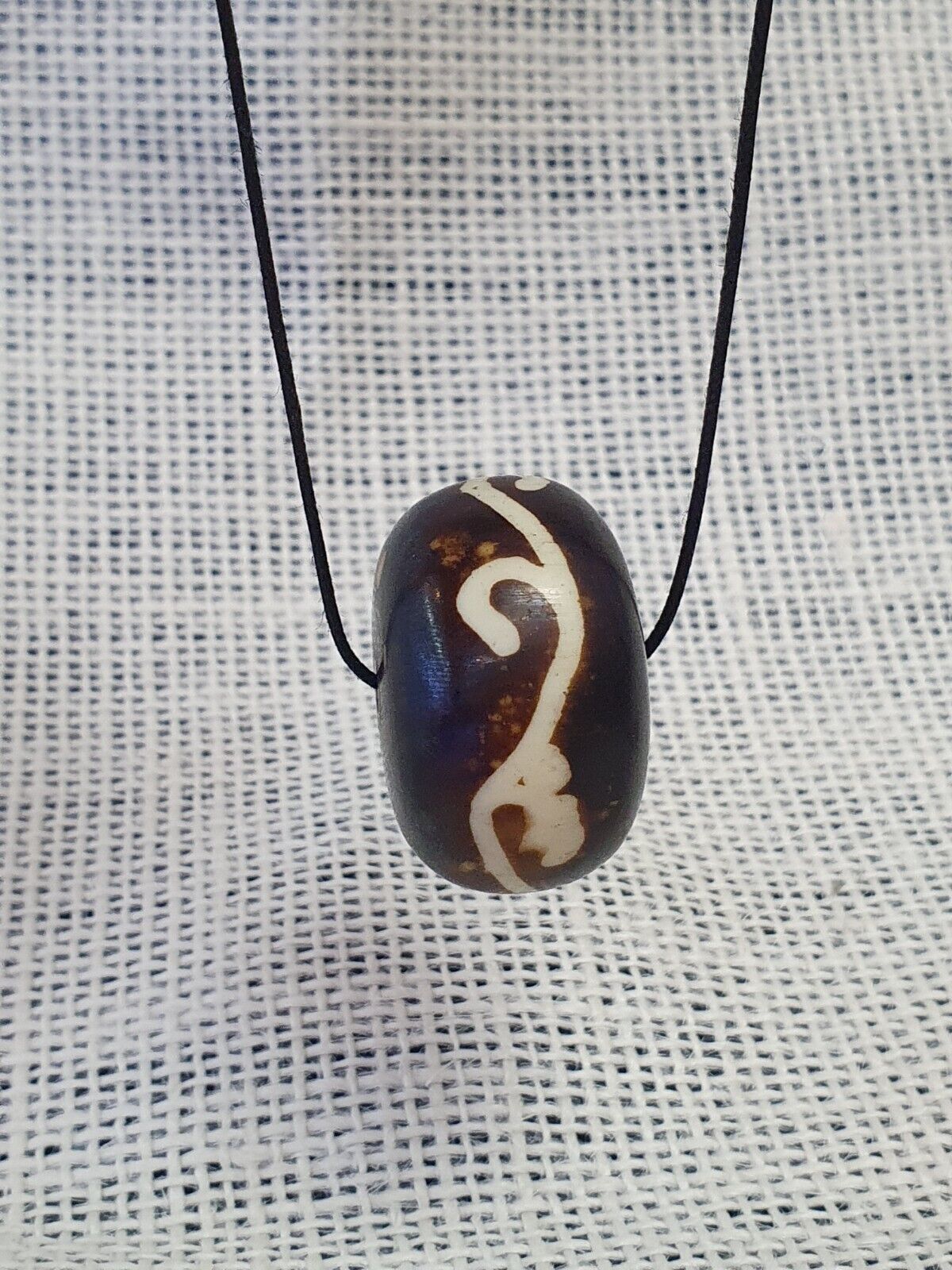 Vintage afrikanische Stammes-Perle aus gefärbtem Knochen, große Perle, perfekter Zustand, 34 x 21 mm