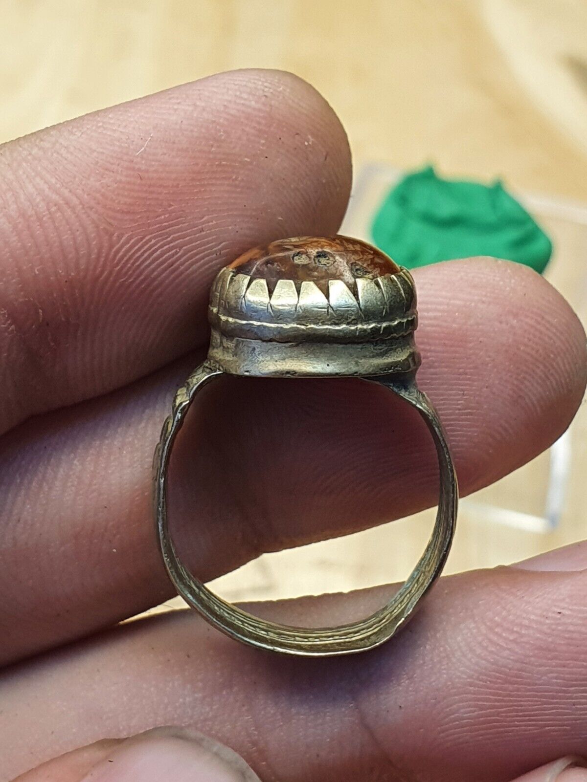 Antiker Vintage-Ring aus dem Nahen Osten mit seltenem Yameni-Achatstein