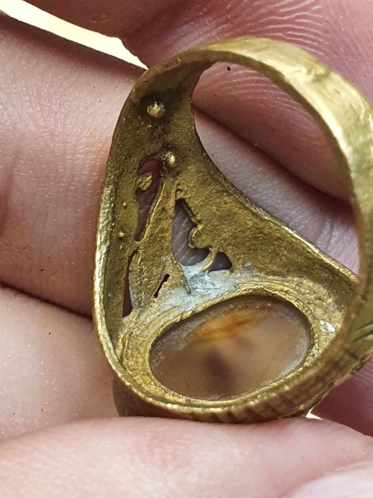 Antiker Vintage-Ring aus dem Nahen Osten mit altem jemenitischem Achatstein
