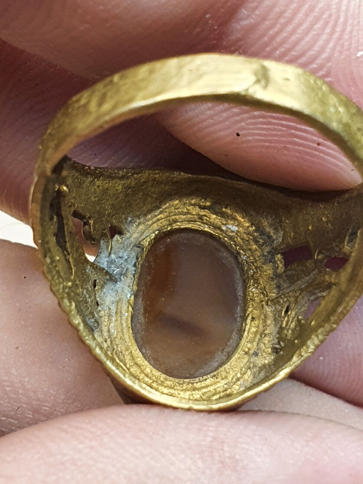 Antiker Vintage-Ring aus dem Nahen Osten mit altem jemenitischem Achatstein
