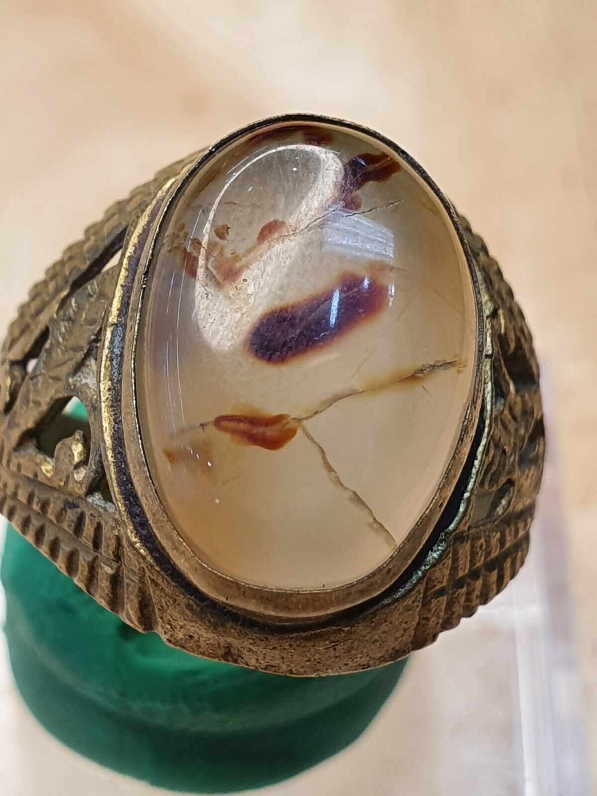 Antiker Vintage-Ring aus dem Nahen Osten mit altem jemenitischem Achatstein