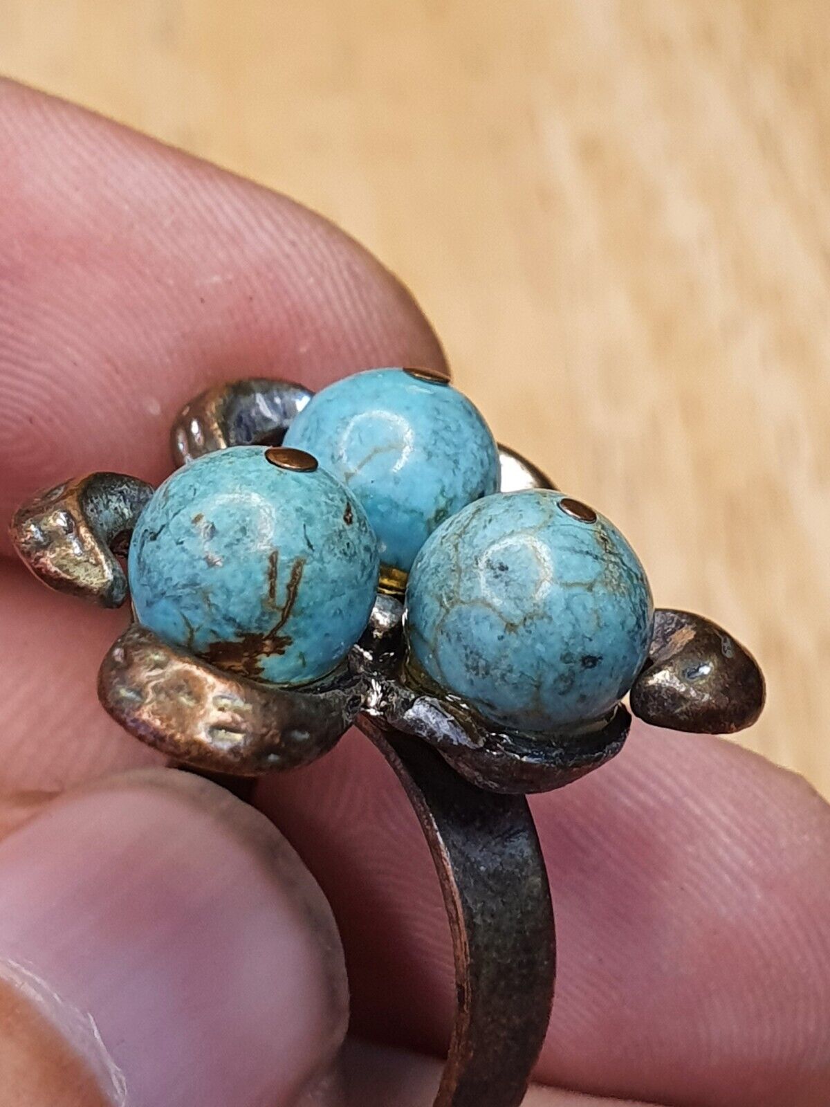 Antiker nahöstlicher Ring mit 3 türkisfarbenen Mittelsteinen aus der Ottaman Empire-Ära