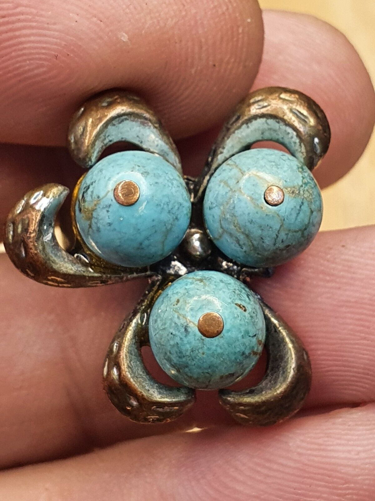 Antiker nahöstlicher Ring mit 3 türkisfarbenen Mittelsteinen aus der Ottaman Empire-Ära