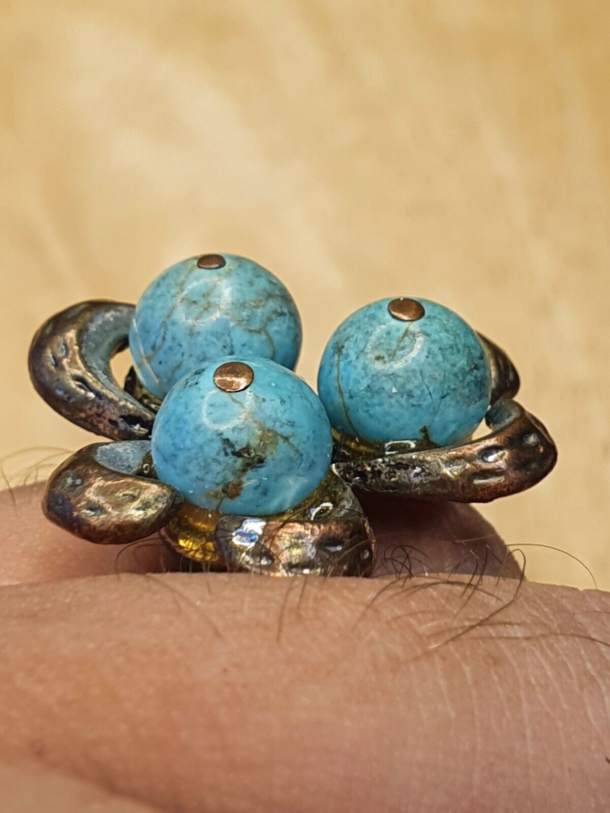 Antiker nahöstlicher Ring mit 3 türkisfarbenen Mittelsteinen aus der Ottaman Empire-Ära