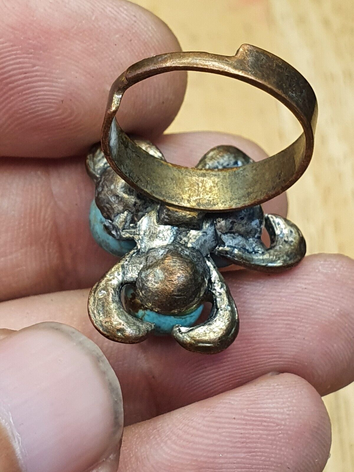 Antiker nahöstlicher Ring mit 3 türkisfarbenen Mittelsteinen aus der Ottaman Empire-Ära
