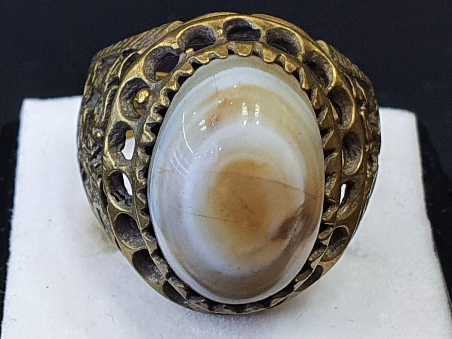 Antiker nahöstlicher Ring mit Achat-Mittelstein aus der Empire-Ära